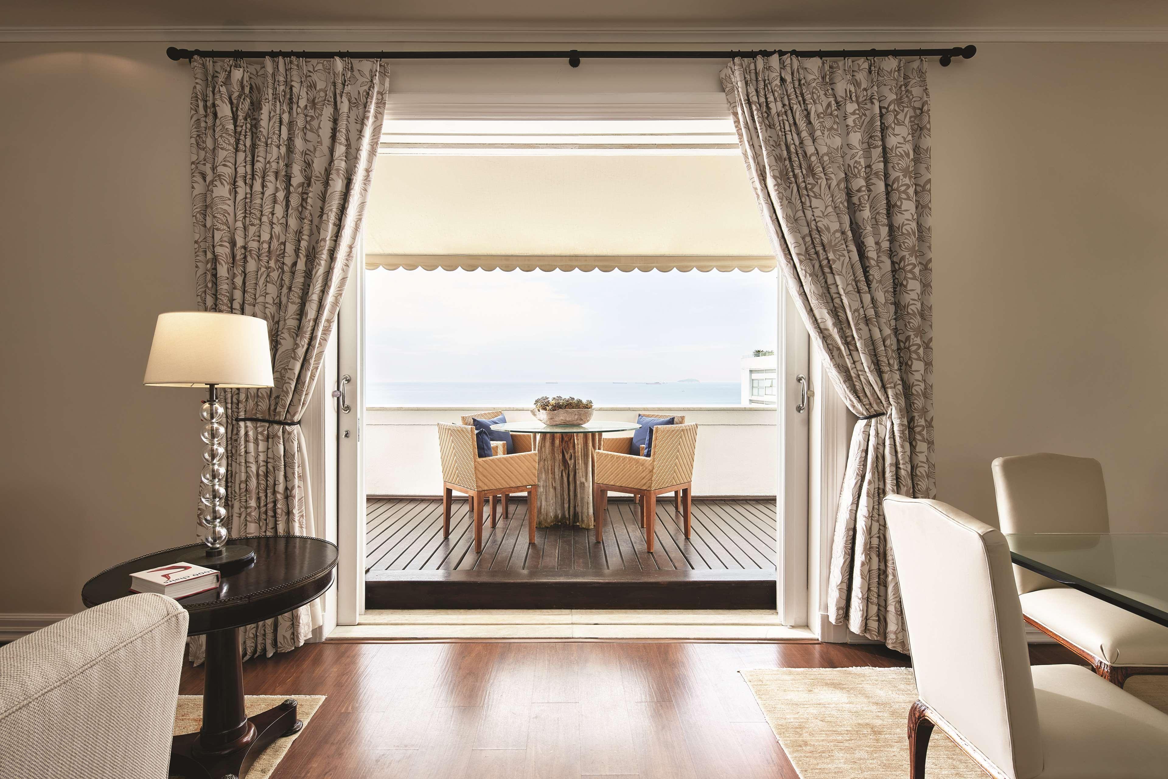 Copacabana Palace, A Belmond Hotel, Ρίο ντε Τζανέιρο Εξωτερικό φωτογραφία A view of the terrace from the living room
